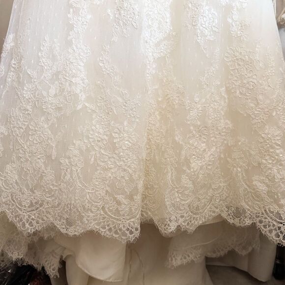 Pronovias / San Patrick Off-White Strapless Wedding Gown Size 12 Long Train GUC - Picture 10 of 16